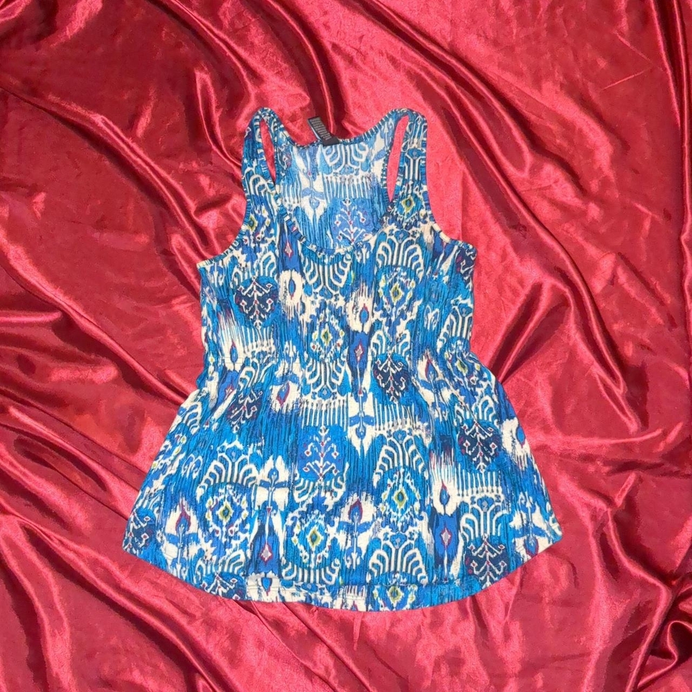 Weavers Blue and White Patterned Blouse
